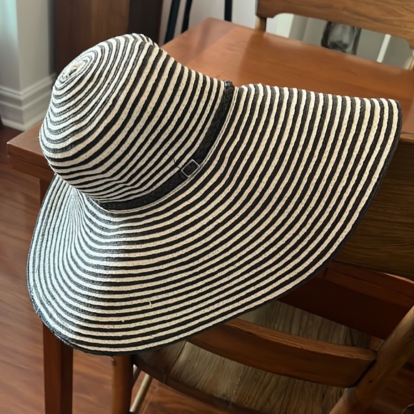 Banana Republic Wide Brim Summer Hat - Picture 5 of 5